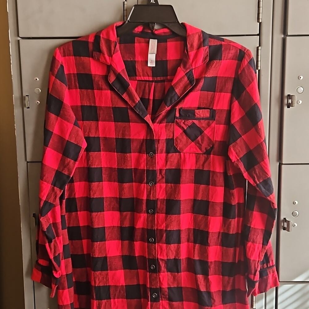 Ladies red & black Buffalo plaid flannel sleep shirt gown